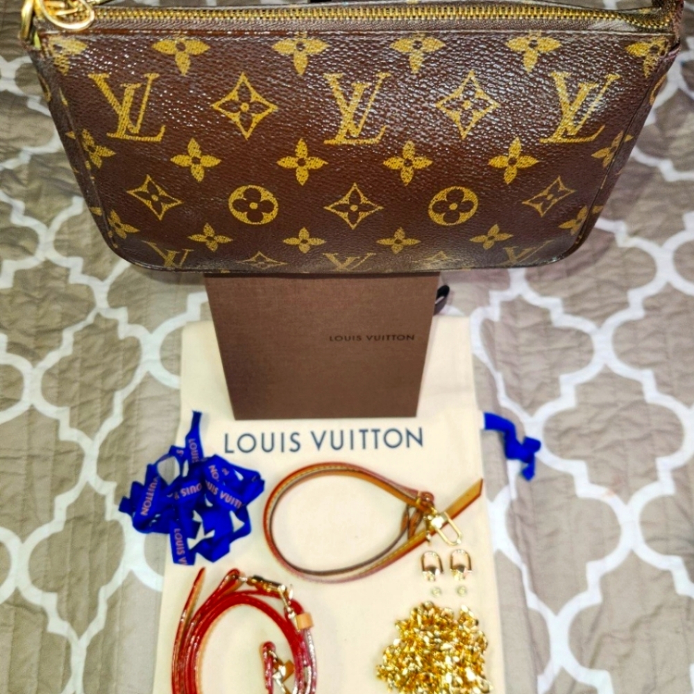 Louis Vuitton Pochette accessories DATE STAMPED AR1010 w/COA